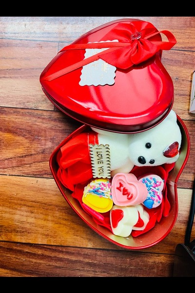 Valentine's Day Chocolate Gift Box - Heart-Shaped Chocolates in Dark - Perfect Romantic Gift 1