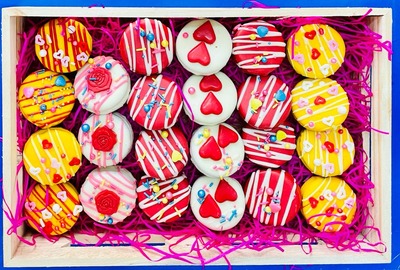 Valentine's Day Chocolate Gift Box - Heart-Shaped Chocolates in Dark - Perfect Romantic Gift 3